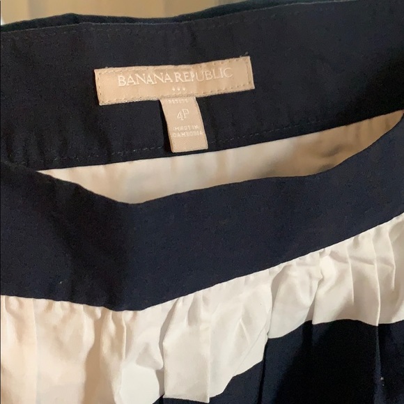 Banana Republic Skirt Size 4P - Picture 2 of 2